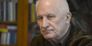 Матија Бећковић – Ћирилица је свето писмо – чим су је сви окупатори забрањивали