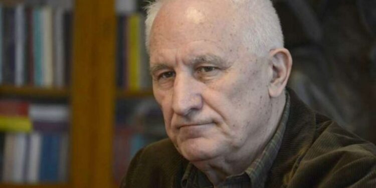 Матија Бећковић – Ћирилица је свето писмо – чим су је сви окупатори забрањивали