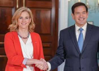 Ko je ova žena da deli lekcije svetu? Austrijska ministarka diplomatije ponovo zadire u tuđe interese