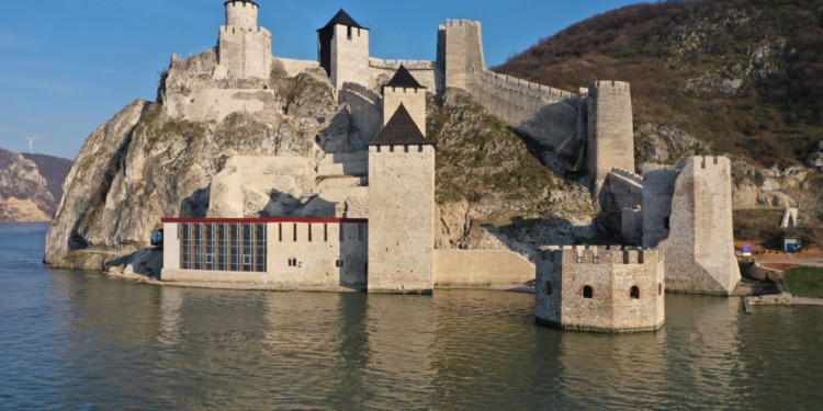 Tvrđava Golubac: Čuvar prošlosti i mamac za putnike