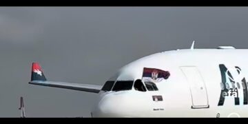 DIRLJIV MOMENAT IZ AVIONA: Air Serbia čestita praznik svim građanima