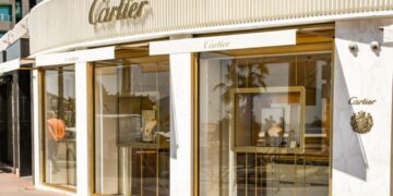 Cartier odao počast Srbiji, grb Karađorđevića na luksuznim radnjama u svetu