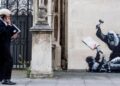 Umetnik razotkrio Britaniju: Sudija udara demonstranta na londonskom sudu