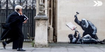 Umetnik razotkrio Britaniju: Sudija udara demonstranta na londonskom sudu