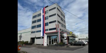 SRPSKA TROBOJKA NA ZGRADI U LINCU: Praznik jedinstva i ponosa