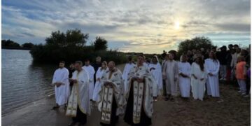 Deset Holanđana kršteno u Srpskoj crkvi: Širenje vere u zemlji vetrova i lala