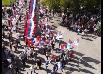 Jedan praznik, ista zastava : Srpsko jedinstvo sa obe strane Drine