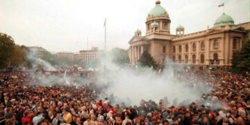 Dan kada je gorela država: Zašto 5. oktobar treba da postane Dan primirja Srba?