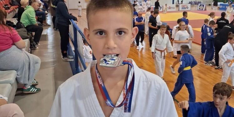 Uspon mladog šampiona: Zvezdan Terzić osvojio srebro na Hvaru