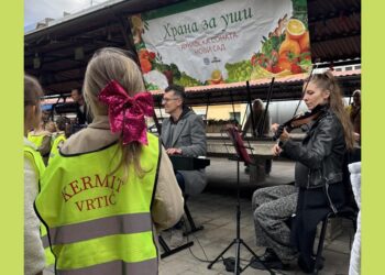 Deca plešu uz klasičnu muziku: Pijace Novog Sada postale koncertne dvorane