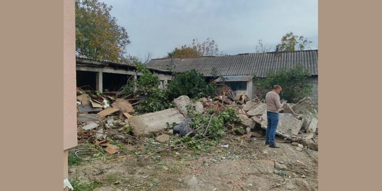„Gradska Čistoća“ pomogla porodi Mladenović: Očišćeno dvorište, vraćeno dostojanstvo