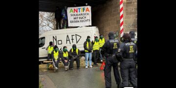 Ljubičasti prsluci: Šta zaista stoji iza masovnog antifa protesta u Nemačkoj?