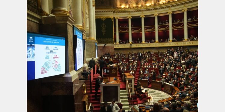Le Pen presudila: Makronova penziona reforma suspendovana