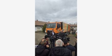 BEOGRAD DONIRAO KAMION: Podrška „Gradske čistoće“ kolegama u Negotinu