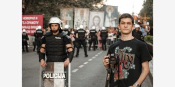 Policajci snimljeni na protestu – sad traže pravdu pred sudom!