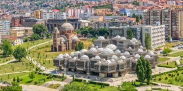„Demokratija po meri Prištine“: Monolog bez Srba vodi u opasan presedan