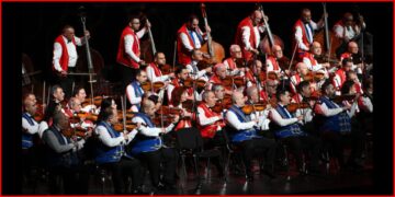 Violina zatresla Sava centar: Romski orkestar koji je digao publiku na noge