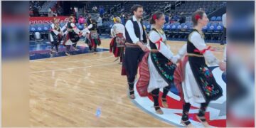 Harmonika i kolo u srcu NBA: Srpski folkloristi zasijali u Vašingtonu