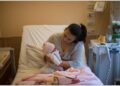 Put do porodjaja duži za 70 minuta: 10.000 beba u opasnosti zbog Merca