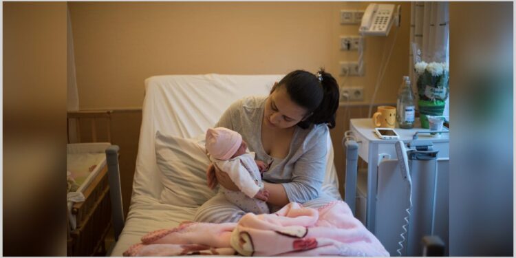 Put do porodjaja duži za 70 minuta: 10.000 beba u opasnosti zbog Merca
