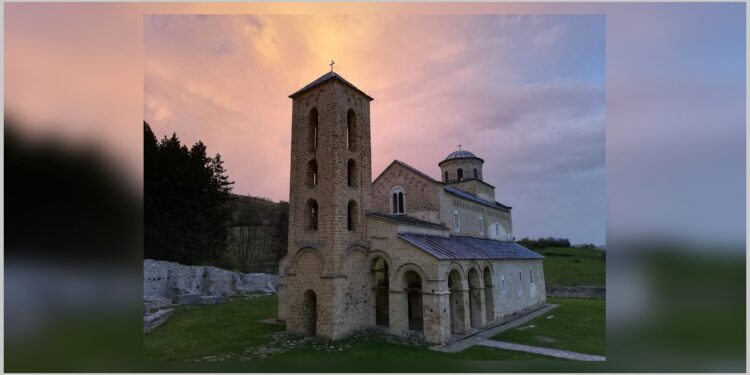 Sveti Nemanjići gledaju nas vekovima iz Sopoćana