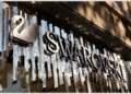 Swarovski: Kristalna plastika i mrvice za radnike
