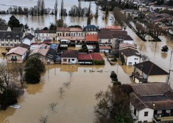 Zapadna Evropa pod vodom: Katastrofalne poplave i masovna evakuacija