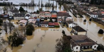 Zapadna Evropa pod vodom: Katastrofalne poplave i masovna evakuacija
