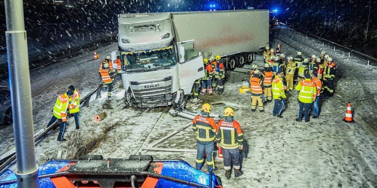 Lančani sudari širom Austrije: Službe nemoćne pred snegom
