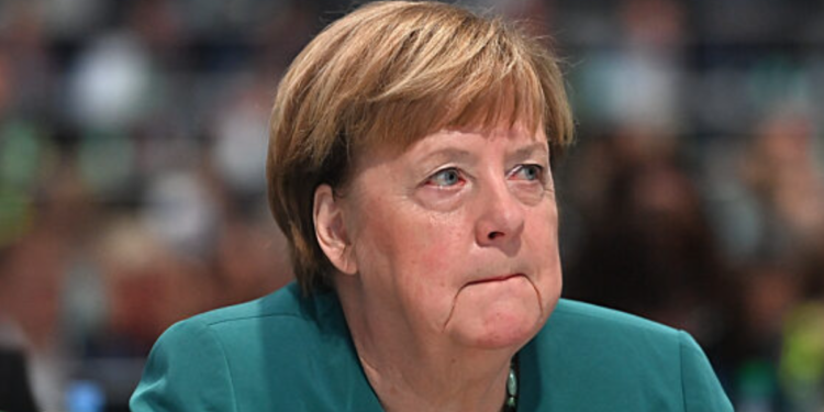 Veliki povratak Angele Merkel na političku scenu Nemačke: Kancelar Merc je nemoćan