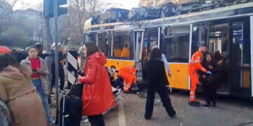 Tragična nesreća u Milanu: Tramvaj iskočio iz šina, jedan mrtav, desetine povređenih