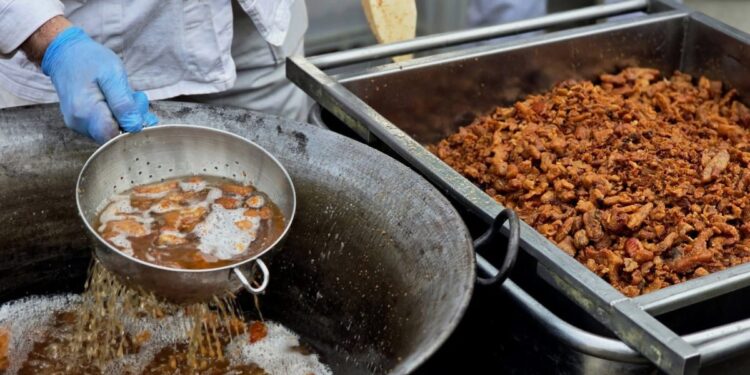 Miris tradicije iz bakarnih kazana: Šesti „Čvarak fest“ okupio majstore iz čitave Srbije