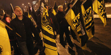 Neonacisti marširali Drezdenom: Policija ih štitila!