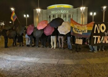 Apsurd u Berlinu: Levi feministi napadaju ikonu feminizma