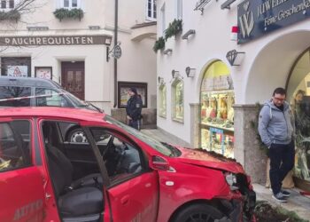 Autom kroz vrata: Dramatična pljačka u Austriji