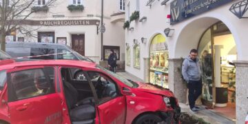 Autom kroz vrata: Dramatična pljačka u Austriji