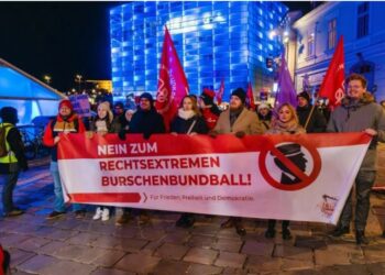 Antifa ekstremisti protestuju protiv studentskog bala u Austriji