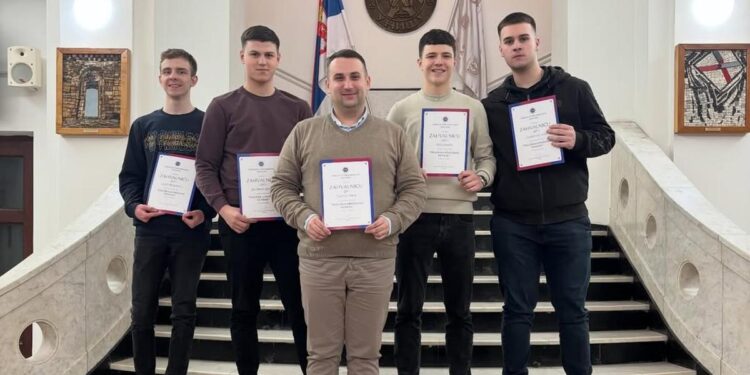 Genijalna ideja đaka iz Paraćina: Digitalna pomoć za redovnu terapiju
