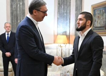 Gvozdena pesnica Dagestana u Beogradu: MMA šampion doneo istorijski poklon