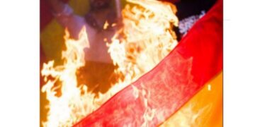 Separatisti spalili špansku zastavu: Haos sa vozovima koriste kao povod za otcepljenje!