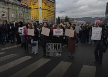 Protesti počinju: Tramvaj smrti u Sarajevu, poginuo student, devojci amputirana noga!