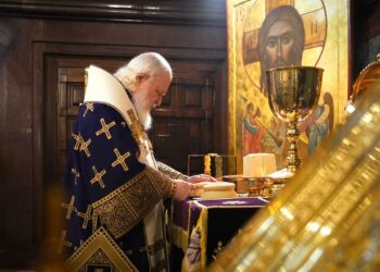 Patrijarh Porfirije čestitao patrijarhu Kirilu 50 godina episkopske službe