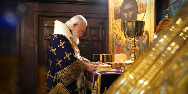 Patrijarh Porfirije čestitao patrijarhu Kirilu 50 godina episkopske službe