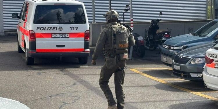 Zbog dojave o bombi evakuisano 400 osoba iz švajcarske škole