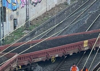 Kolaps na nemačkim šinama: Građevinski voz izleteo sa šina