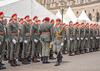 Oficir sa konjskim repom: Ruši se tradicija u austrijskoj vojsci