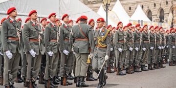 Oficir sa konjskim repom: Ruši se tradicija u austrijskoj vojsci