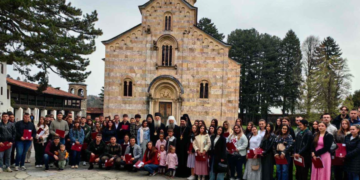 Patrijarh Porfirije sa stipendistima na Kosovu i Metohiji