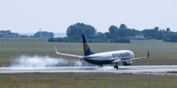 Požar u putničkom avionu kompanije Rajaner – Avion evakuisan