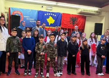 Militarizacija dece u srcu Italije: Mali vojnici OVK marširaju u Arzinjanu